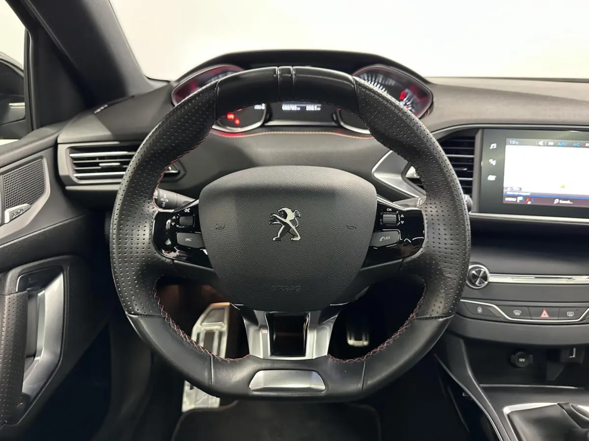 1.2 PureTech GT-Line Avantage PANO CAMERA CARPLAY ECC CRUISE.