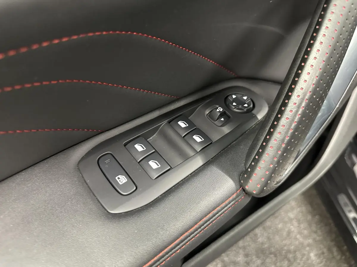 1.2 PureTech GT-Line Avantage PANO CAMERA CARPLAY ECC CRUISE.