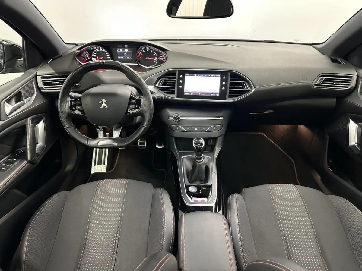 1.2 PureTech GT-Line Avantage PANO CAMERA CARPLAY ECC CRUISE.