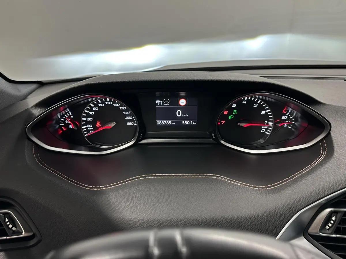1.2 PureTech GT-Line Avantage PANO CAMERA CARPLAY ECC CRUISE.