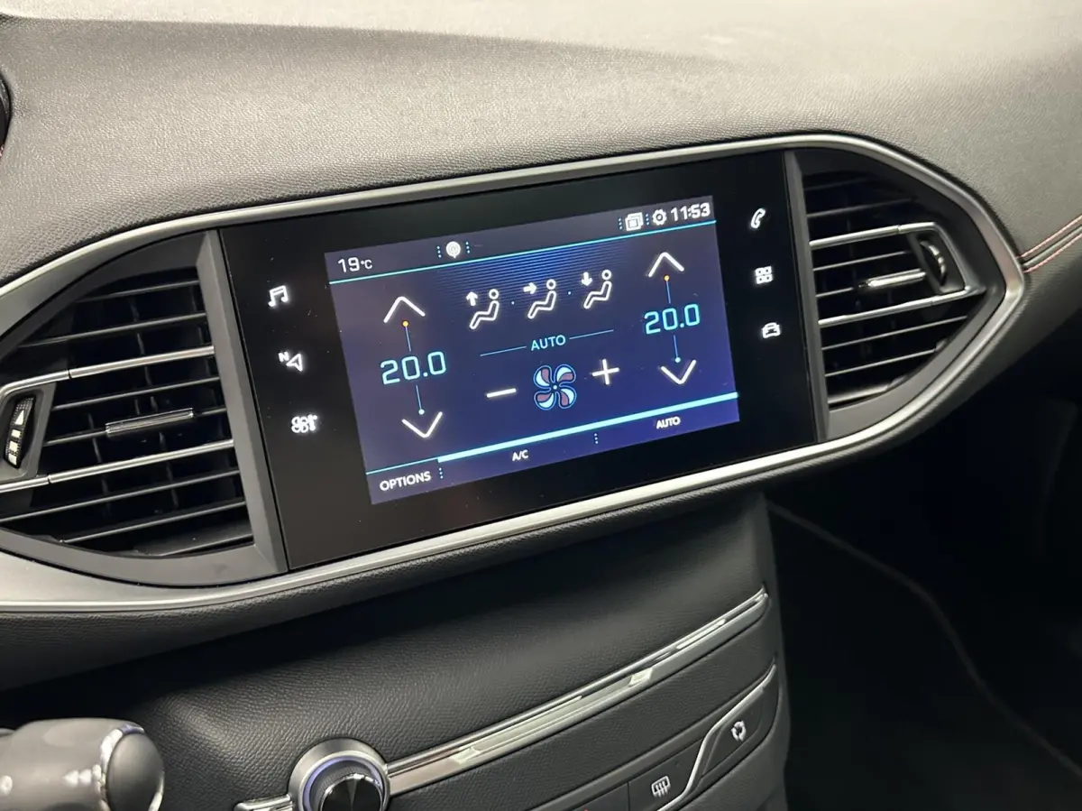 1.2 PureTech GT-Line Avantage PANO CAMERA CARPLAY ECC CRUISE.