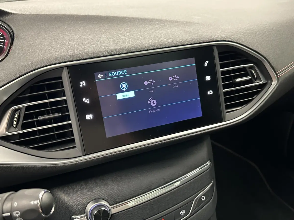 1.2 PureTech GT-Line Avantage PANO CAMERA CARPLAY ECC CRUISE.