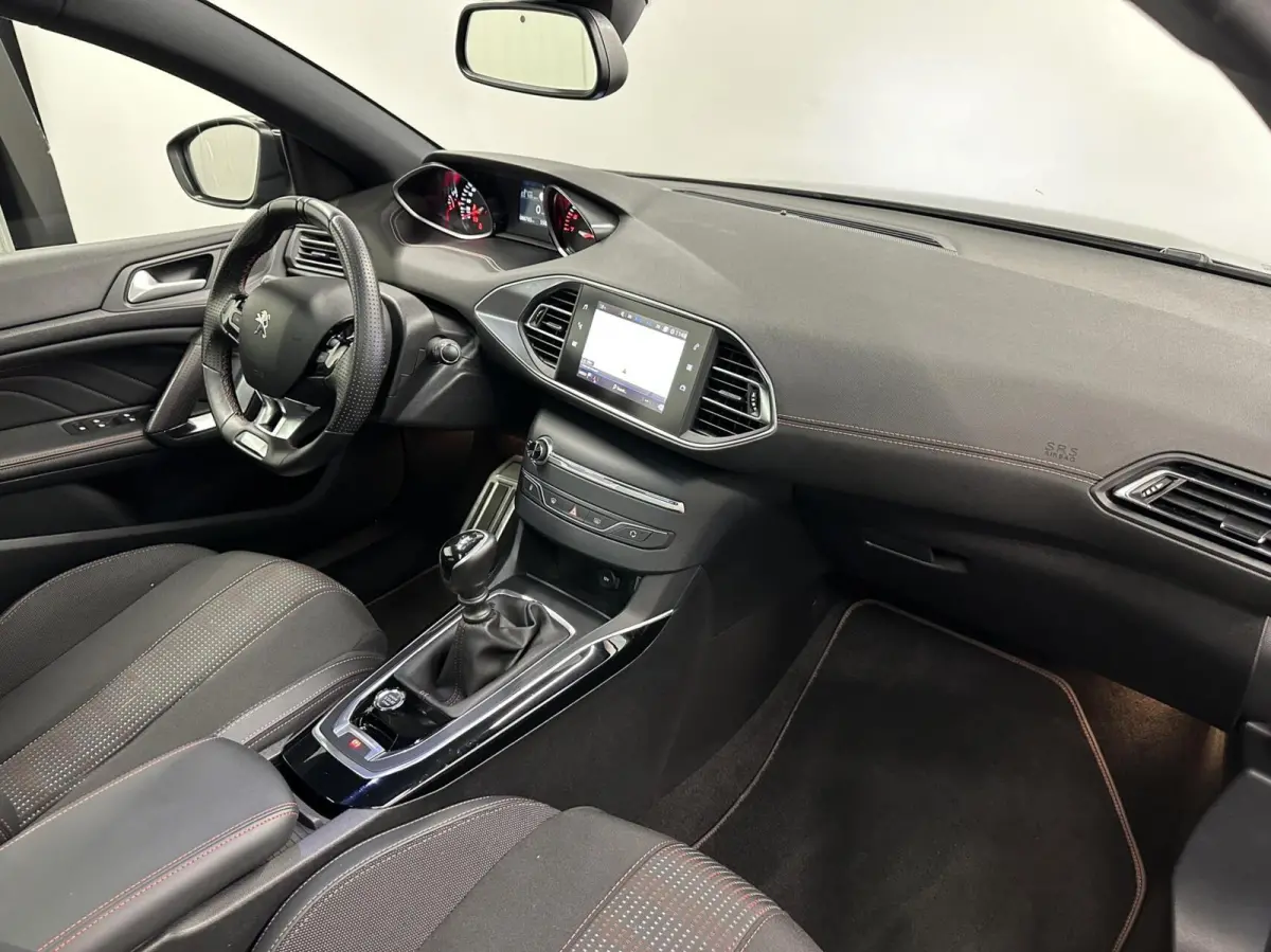 1.2 PureTech GT-Line Avantage PANO CAMERA CARPLAY ECC CRUISE.