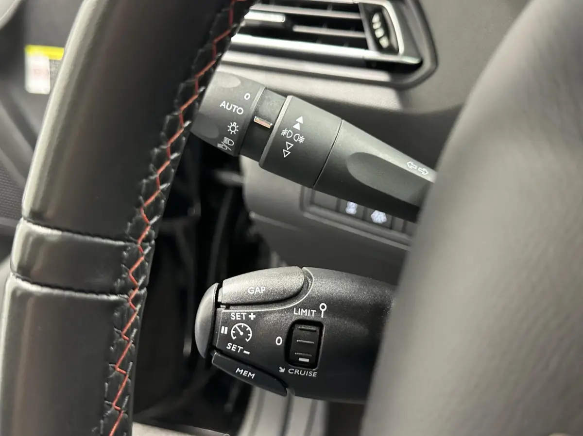 1.2 PureTech GT-Line Avantage PANO CAMERA CARPLAY ECC CRUISE.