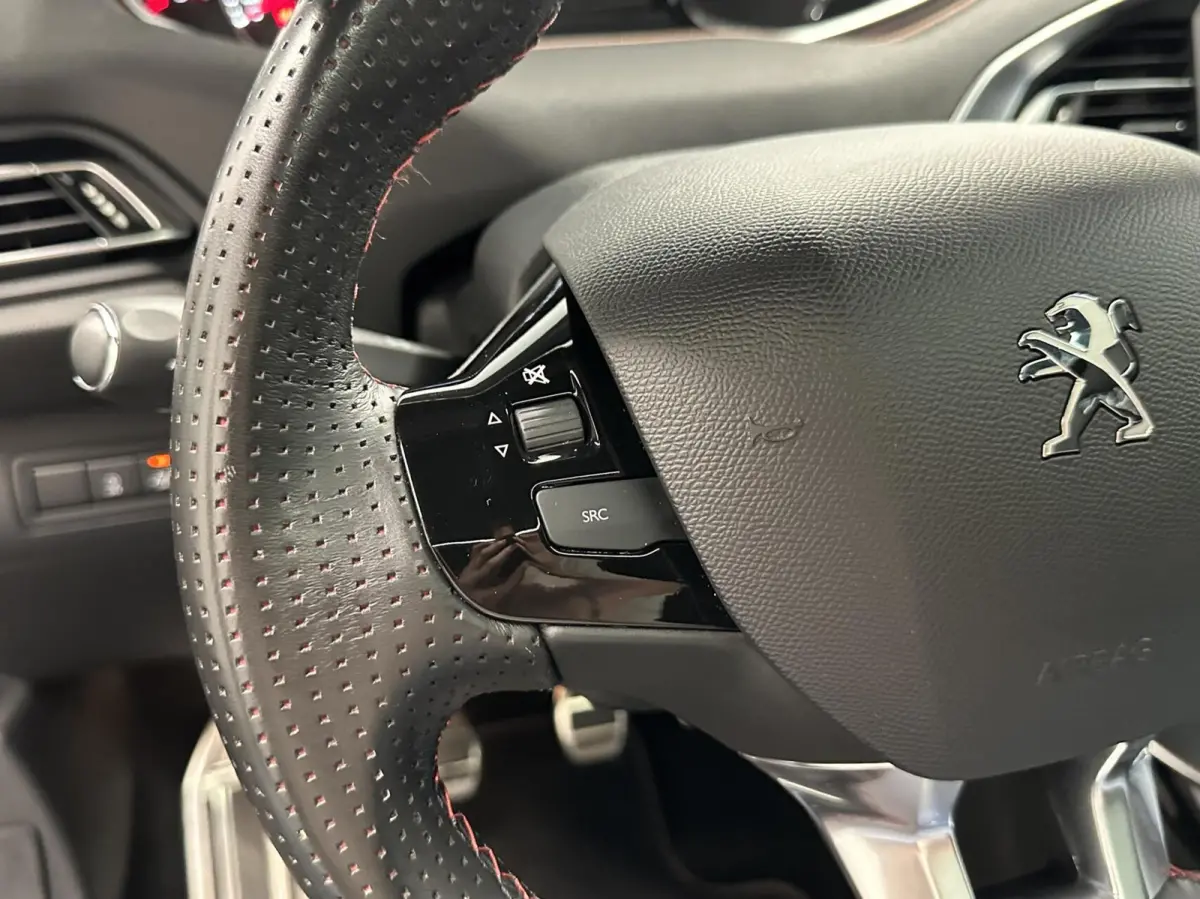 1.2 PureTech GT-Line Avantage PANO CAMERA CARPLAY ECC CRUISE.