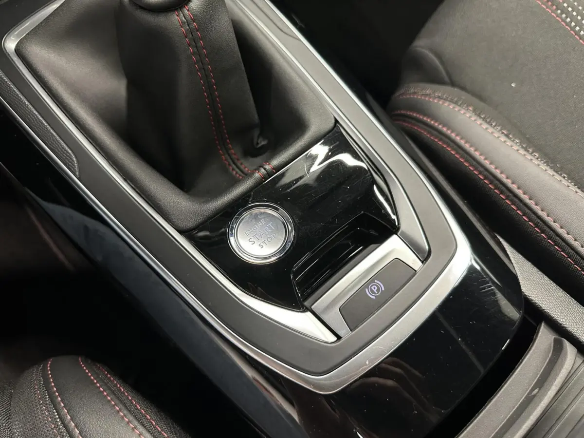 1.2 PureTech GT-Line Avantage PANO CAMERA CARPLAY ECC CRUISE.