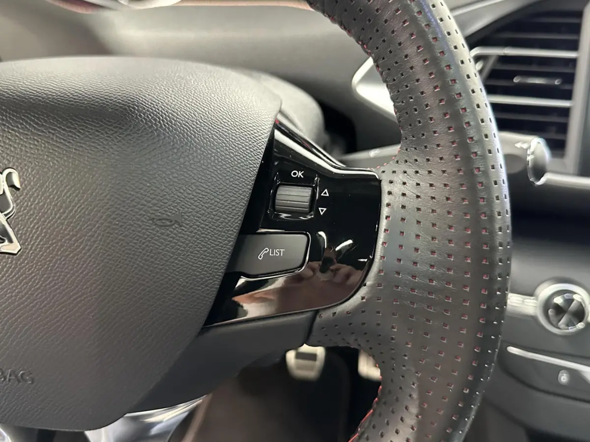 1.2 PureTech GT-Line Avantage PANO CAMERA CARPLAY ECC CRUISE.