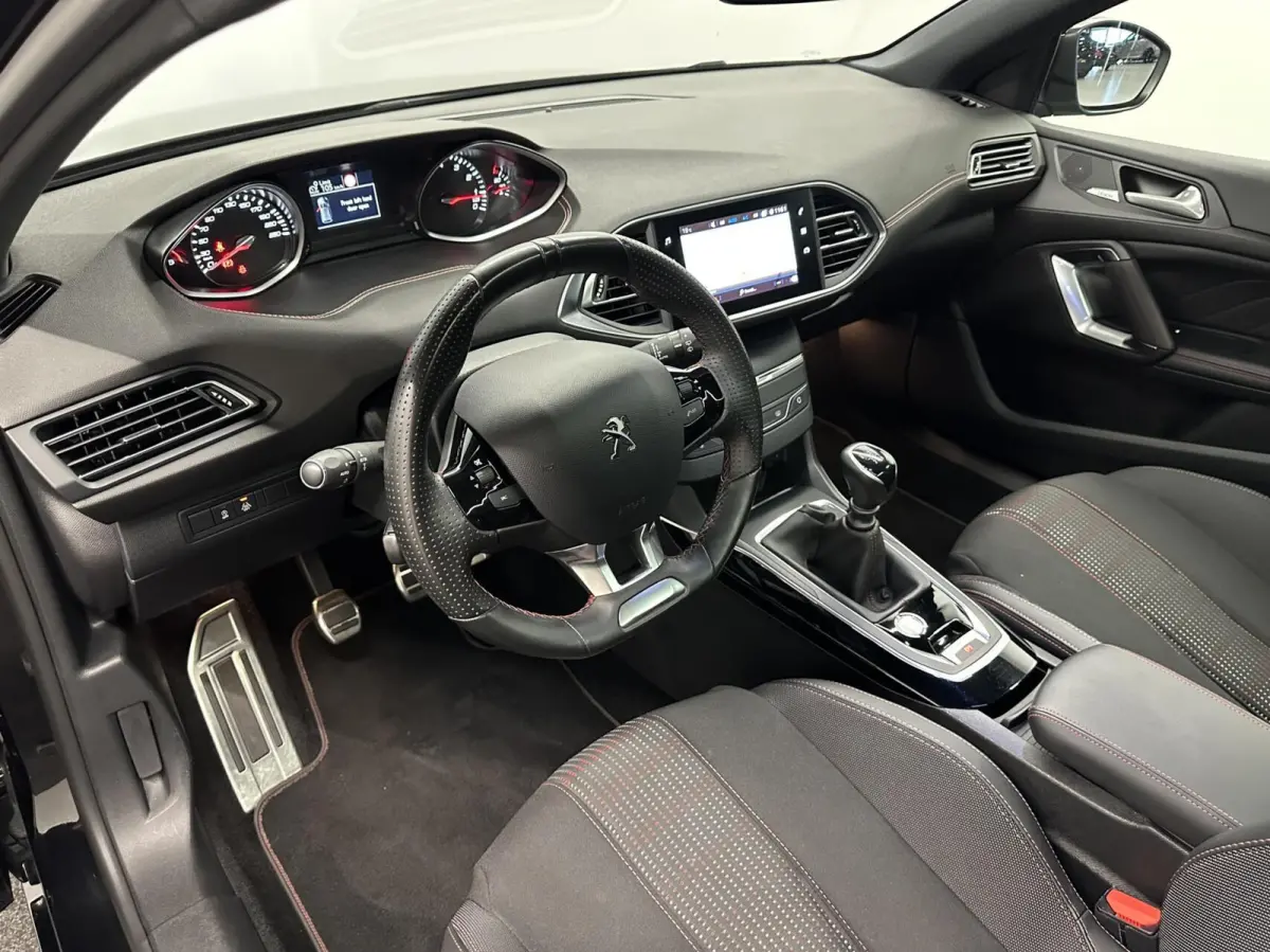 1.2 PureTech GT-Line Avantage PANO CAMERA CARPLAY ECC CRUISE.