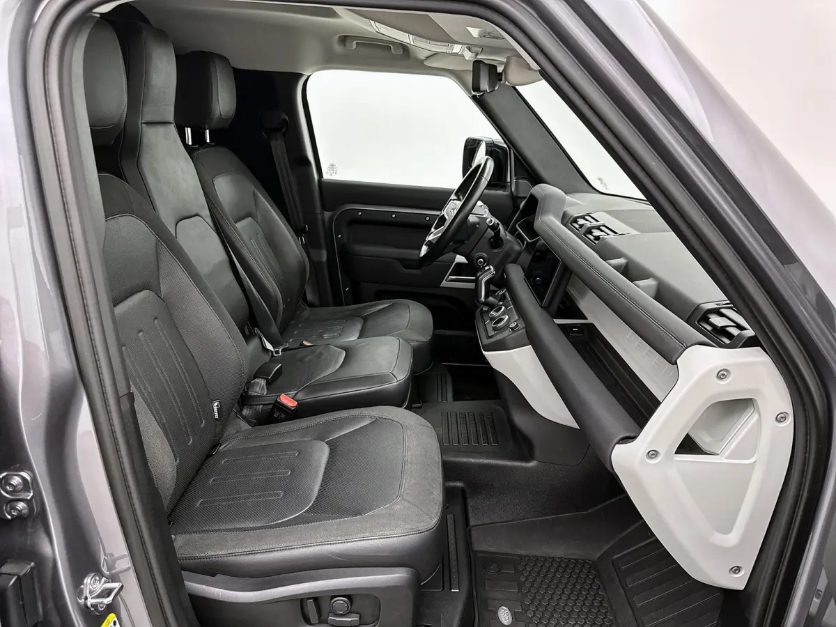 2.0 D200 SE Meridian audio 360 Camera Design pack Memory seats Grijs kenteken Trekhaak