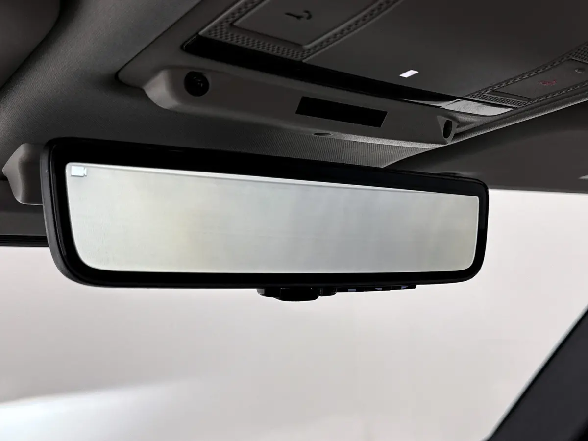 2.0 D200 SE Meridian audio 360 Camera Design pack Memory seats Grijs kenteken Trekhaak