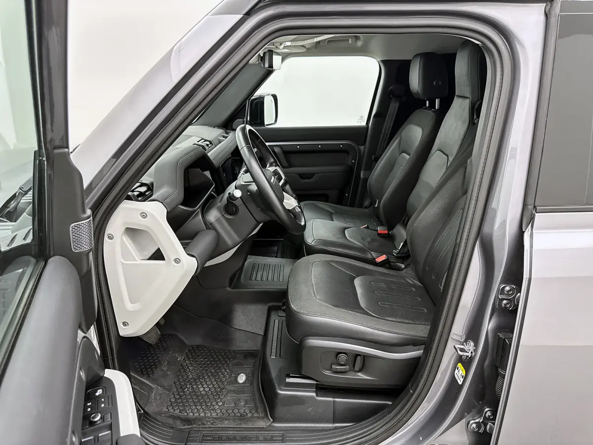 2.0 D200 SE Meridian audio 360 Camera Design pack Memory seats Grijs kenteken Trekhaak