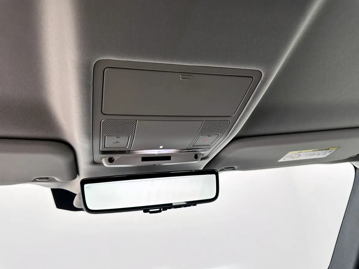 2.0 D200 SE Meridian audio 360 Camera Design pack Memory seats Grijs kenteken Trekhaak
