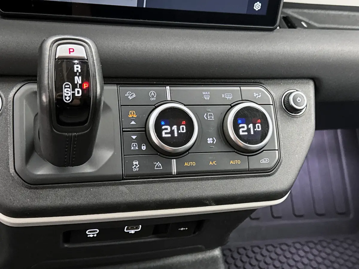 2.0 D200 SE Meridian audio 360 Camera Design pack Memory seats Grijs kenteken Trekhaak