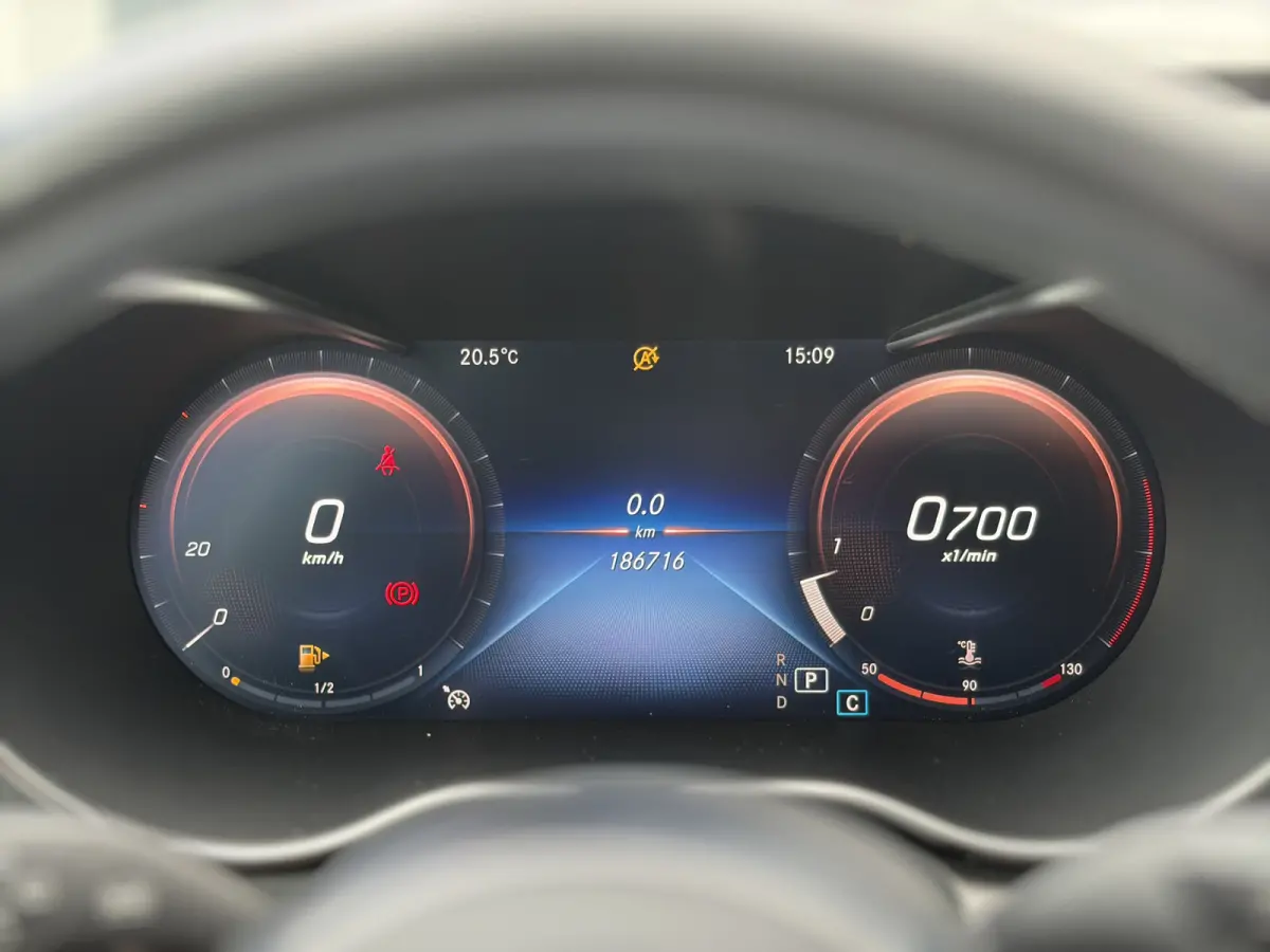 180 Business Solution AMG 156pk | Virtual Cockpit | Achteruitrijcamera | Bluetooth | Cruise control adaptief met stop&go en stuurhulp | DAB | Elektrisch glazen panorama-dak | Matrix led kopl