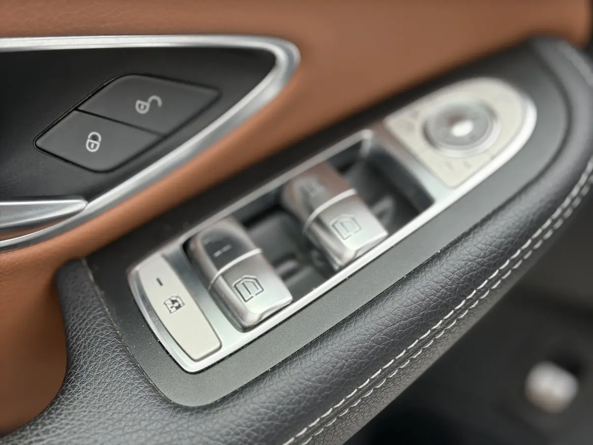 180 Business Solution AMG 156pk | Virtual Cockpit | Achteruitrijcamera | Bluetooth | Cruise control adaptief met stop&go en stuurhulp | DAB | Elektrisch glazen panorama-dak | Matrix led kopl