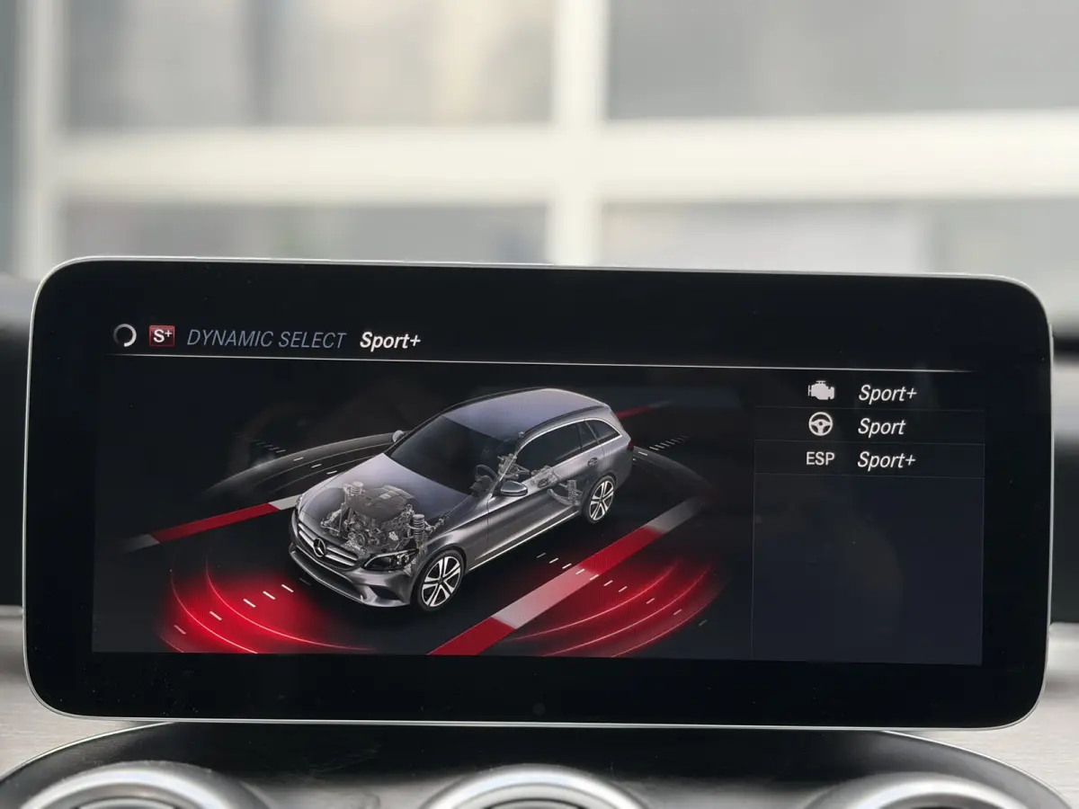 180 Business Solution AMG 156pk | Virtual Cockpit | Achteruitrijcamera | Bluetooth | Cruise control adaptief met stop&go en stuurhulp | DAB | Elektrisch glazen panorama-dak | Matrix led kopl