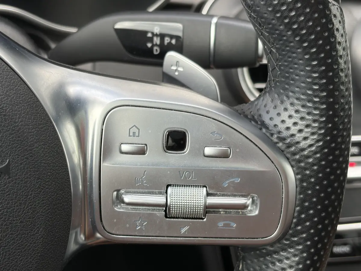 180 Business Solution AMG 156pk | Virtual Cockpit | Achteruitrijcamera | Bluetooth | Cruise control adaptief met stop&go en stuurhulp | DAB | Elektrisch glazen panorama-dak | Matrix led kopl