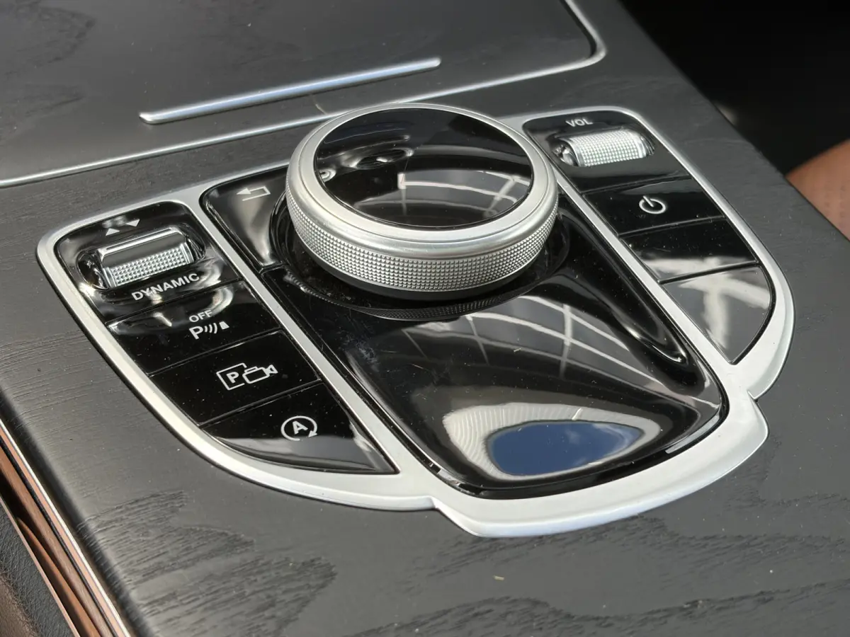 180 Business Solution AMG 156pk | Virtual Cockpit | Achteruitrijcamera | Bluetooth | Cruise control adaptief met stop&go en stuurhulp | DAB | Elektrisch glazen panorama-dak | Matrix led kopl