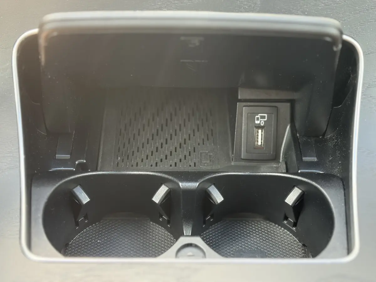 180 Business Solution AMG 156pk | Virtual Cockpit | Achteruitrijcamera | Bluetooth | Cruise control adaptief met stop&go en stuurhulp | DAB | Elektrisch glazen panorama-dak | Matrix led kopl