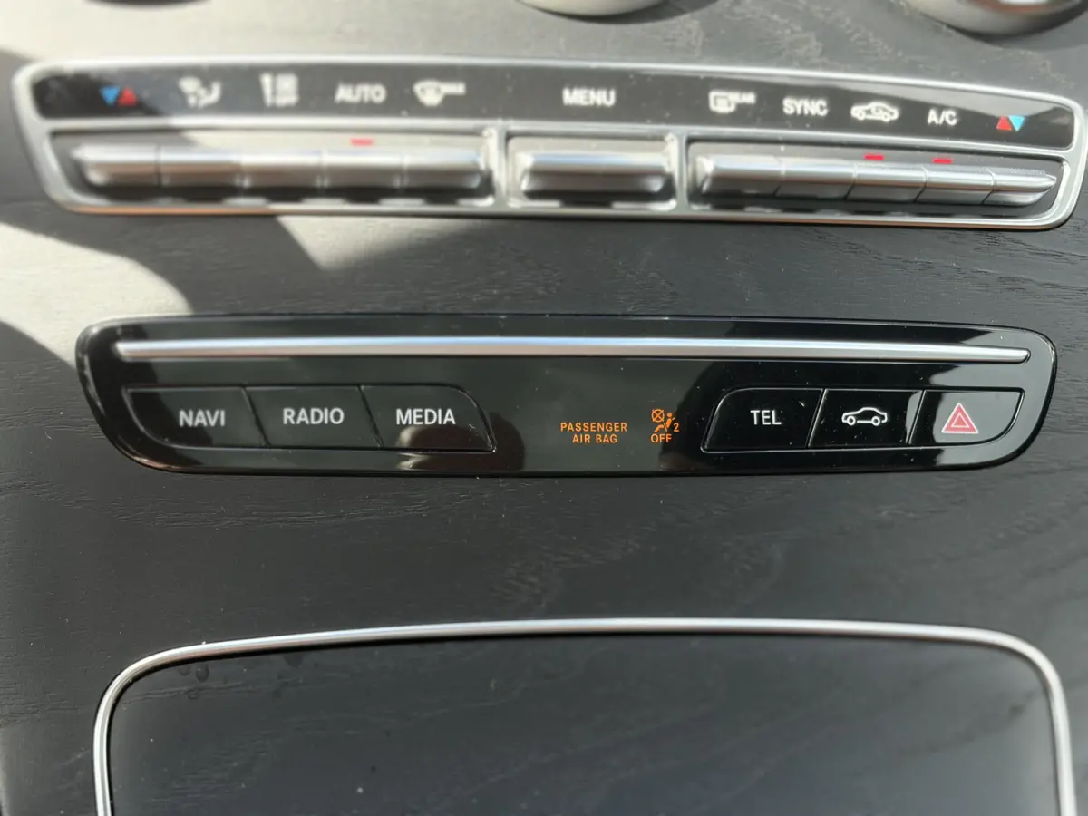180 Business Solution AMG 156pk | Virtual Cockpit | Achteruitrijcamera | Bluetooth | Cruise control adaptief met stop&go en stuurhulp | DAB | Elektrisch glazen panorama-dak | Matrix led kopl