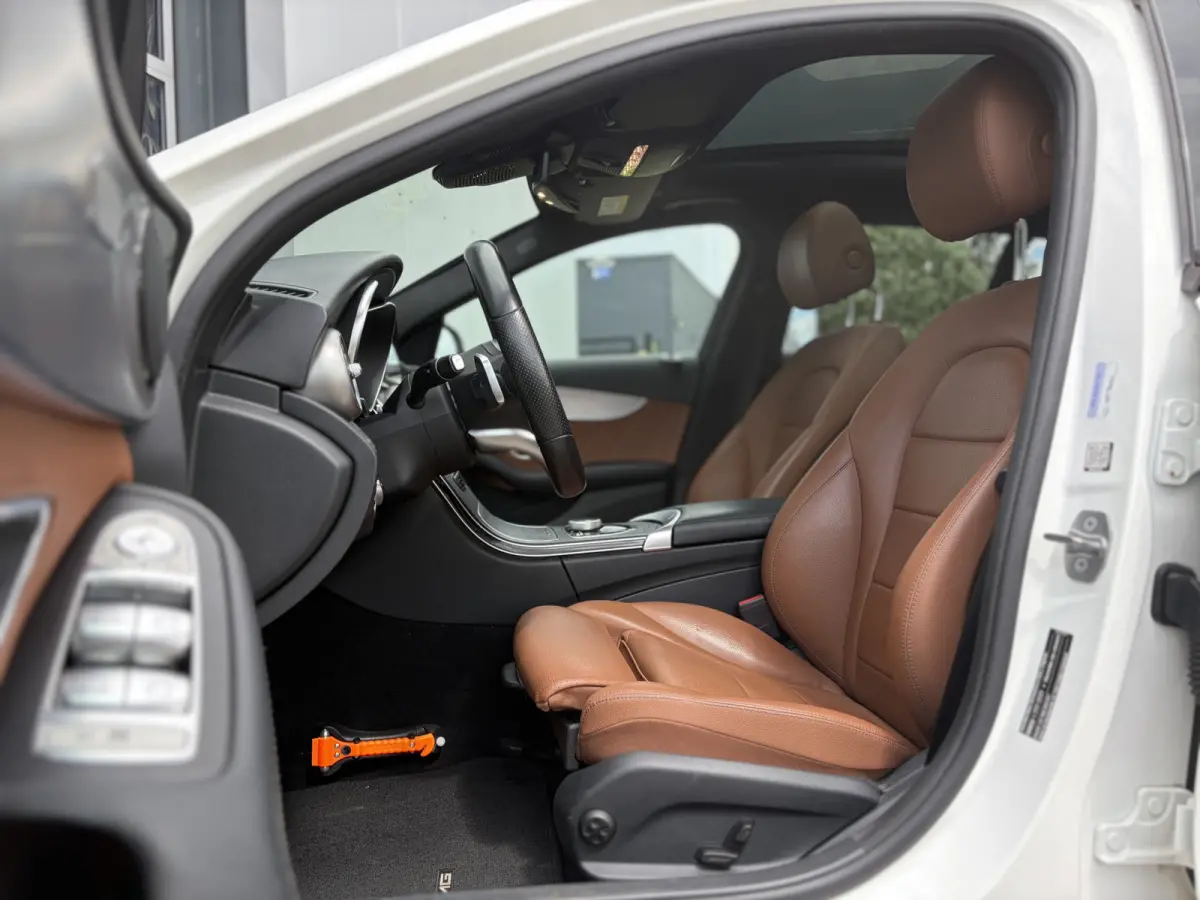 180 Business Solution AMG 156pk | Virtual Cockpit | Achteruitrijcamera | Bluetooth | Cruise control adaptief met stop&go en stuurhulp | DAB | Elektrisch glazen panorama-dak | Matrix led kopl
