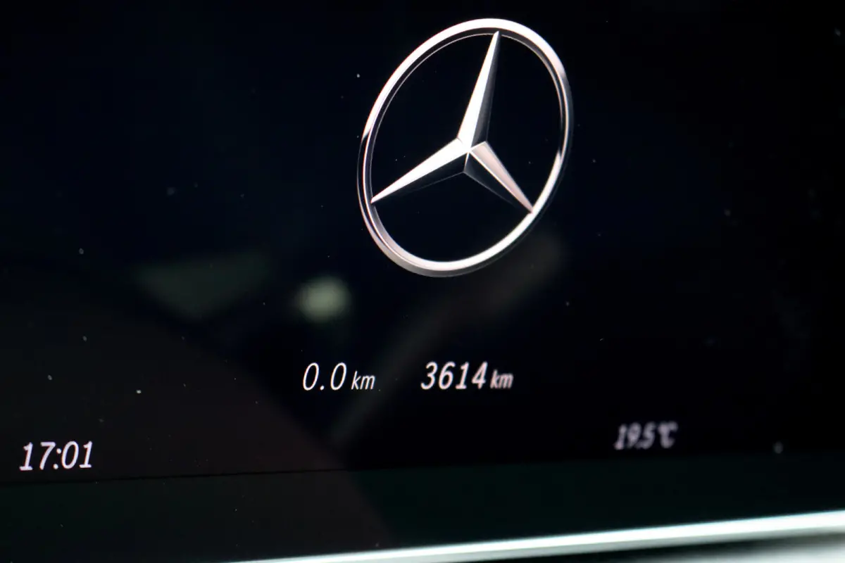 300 e AMG Line | Distronic | Panoramadak | Sfeerverlichting | Camera | Nightpakket | Verwarmd Stuurwiel | Stoelverwarming | Spoorassistent |