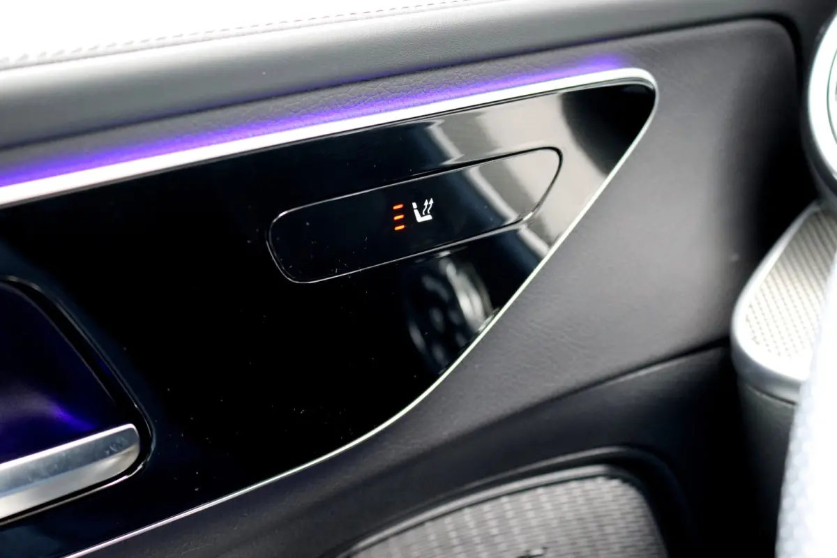 300 e AMG Line | Distronic | Panoramadak | Sfeerverlichting | Camera | Nightpakket | Verwarmd Stuurwiel | Stoelverwarming | Spoorassistent |