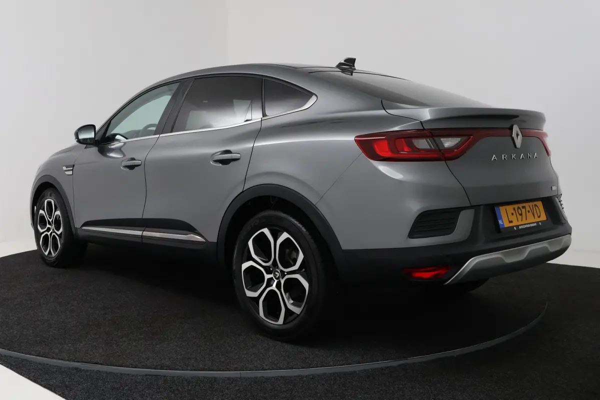 1.6 E-Tech Hybrid 145 Intens (SFEERVERLICHTING, CRUISE ADAPTIEF, ACHTERUITRIJCAMERA, PARKEERSENSOREN)