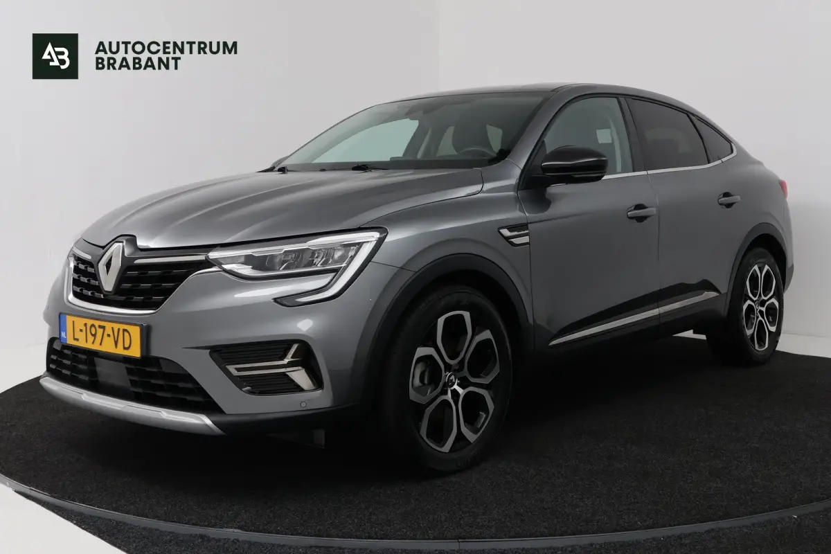 1.6 E-Tech Hybrid 145 Intens (SFEERVERLICHTING, CRUISE ADAPTIEF, ACHTERUITRIJCAMERA, PARKEERSENSOREN)