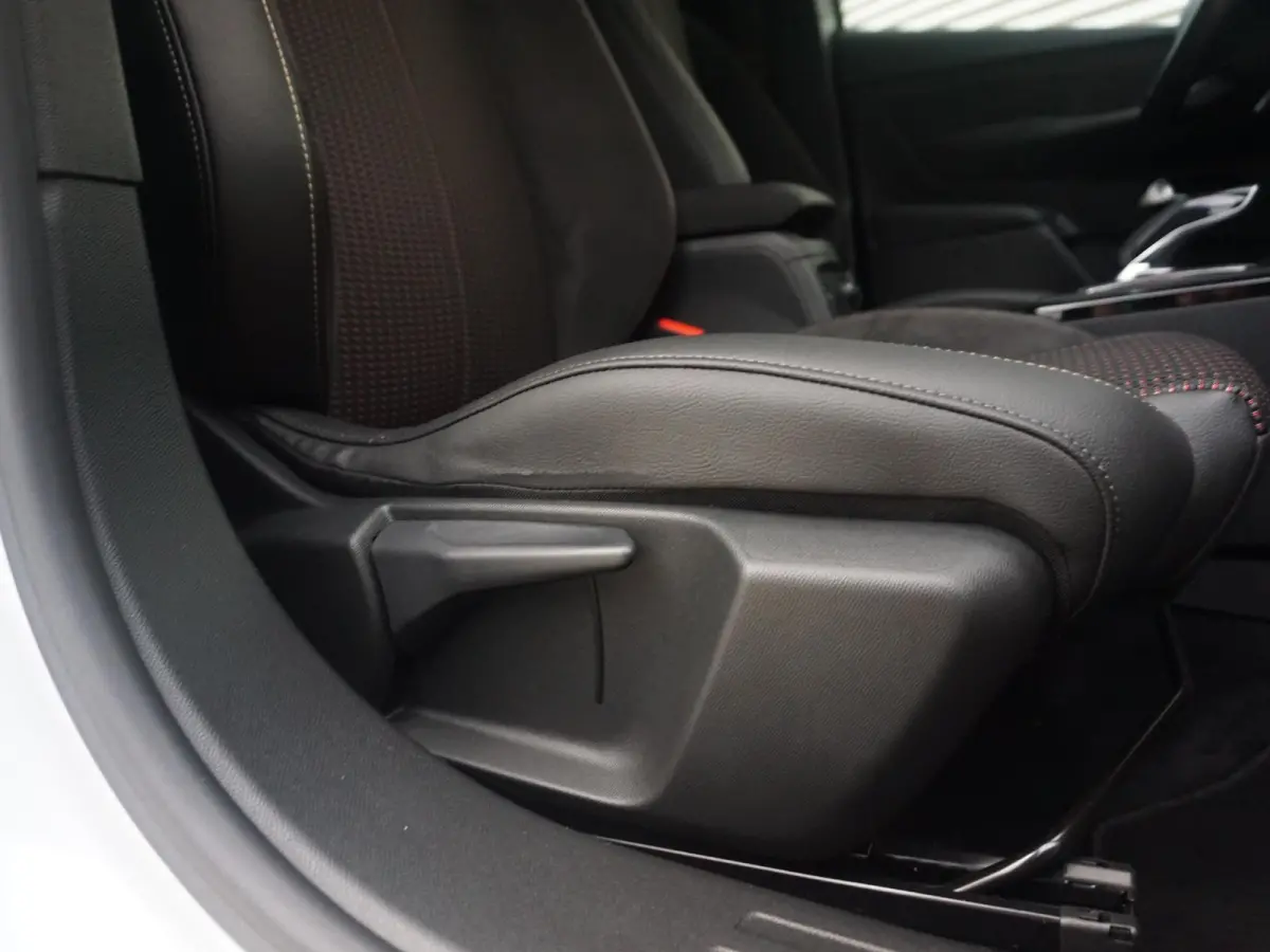 1.2 TURBO 130 Performance Line Parkeerhulp v/a