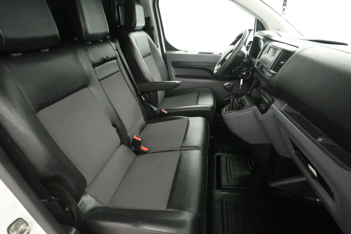 2.0 D-4D L3H1 | Airco | Cruise | 3 Zits | Parkeersens.