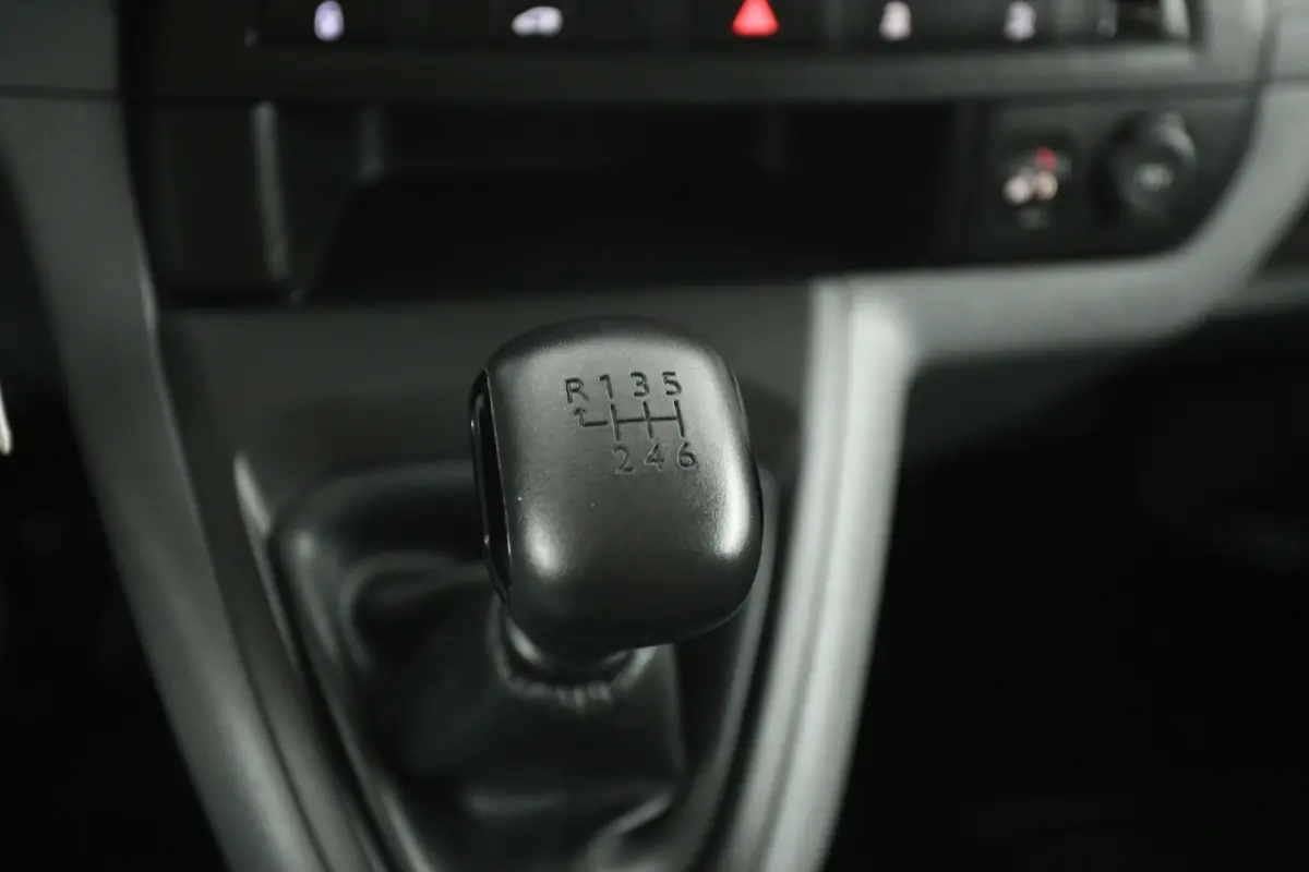 2.0 D-4D L3H1 | Airco | Cruise | 3 Zits | Parkeersens.
