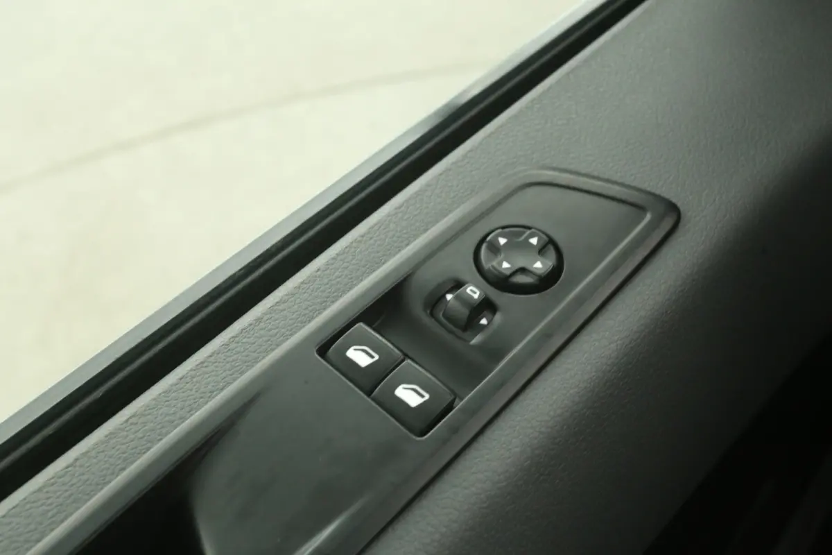 2.0 D-4D L3H1 | Airco | Cruise | 3 Zits | Parkeersens.