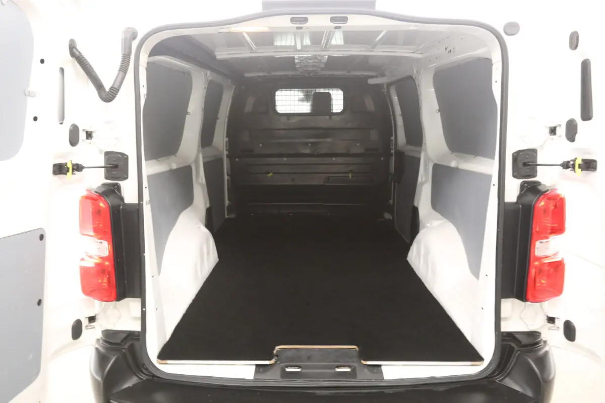2.0 D-4D L3H1 | Airco | Cruise | 3 Zits | Parkeersens.