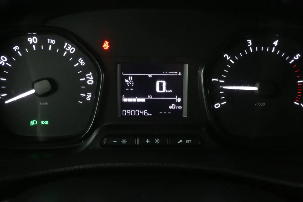 2.0 D-4D L3H1 | Airco | Cruise | 3 Zits | Parkeersens.
