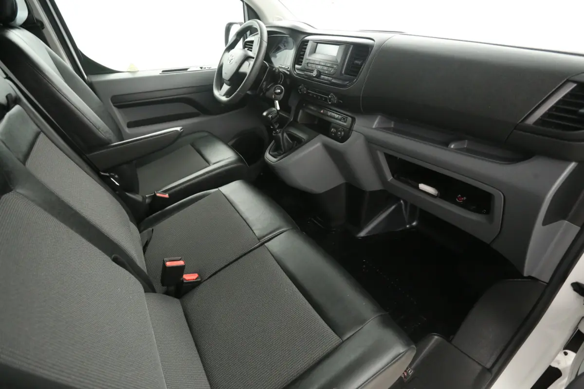 2.0 D-4D L3H1 | Airco | Cruise | 3 Zits | Parkeersens.