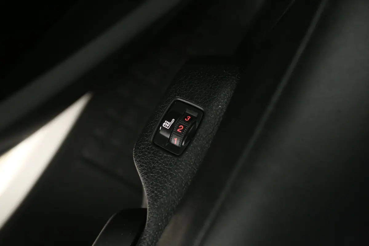 2.0 D-4D L3H1 | Airco | Cruise | 3 Zits | Parkeersens.