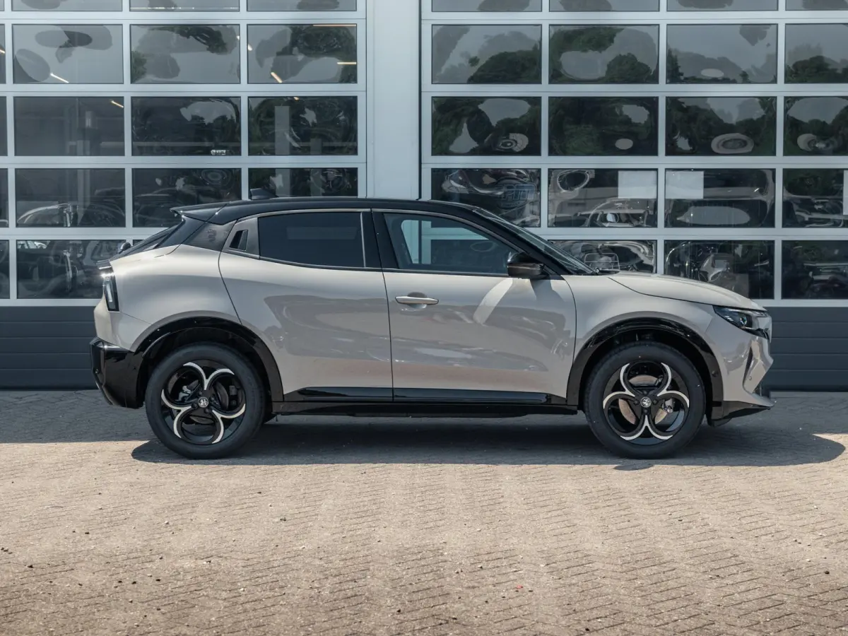 Elettrica Ti 54 kWh | Clima | Adapt. Cruise | Keyless | Handsfree A-Klep | PDC rondom | Pack Techno | Warmtepomp | Bicolore