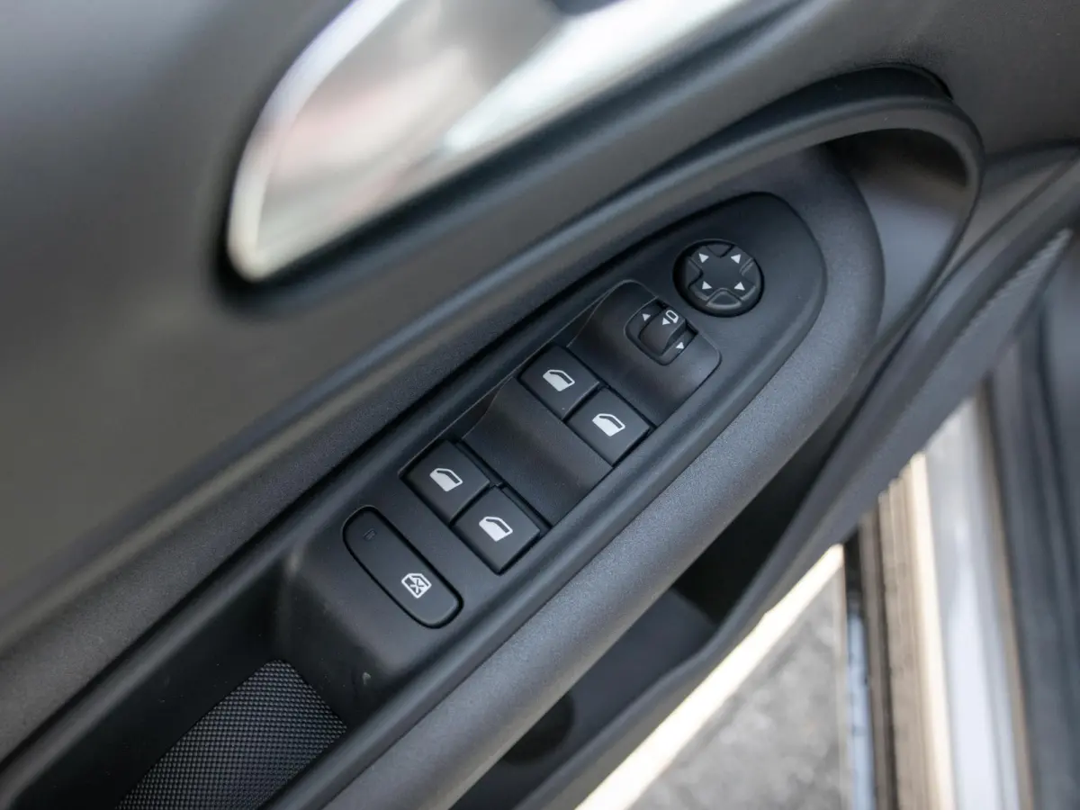 Elettrica Ti 54 kWh | Clima | Adapt. Cruise | Keyless | Handsfree A-Klep | PDC rondom | Pack Techno | Warmtepomp | Bicolore