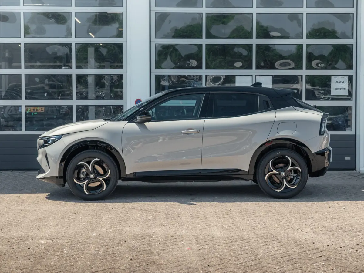 Elettrica Ti 54 kWh | Clima | Adapt. Cruise | Keyless | Handsfree A-Klep | PDC rondom | Pack Techno | Warmtepomp | Bicolore