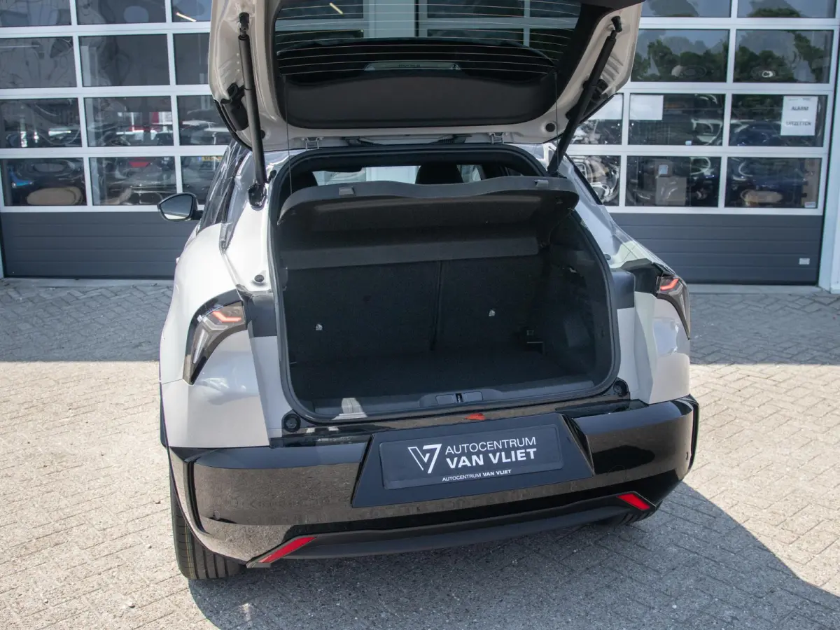 Elettrica Ti 54 kWh | Clima | Adapt. Cruise | Keyless | Handsfree A-Klep | PDC rondom | Pack Techno | Warmtepomp | Bicolore