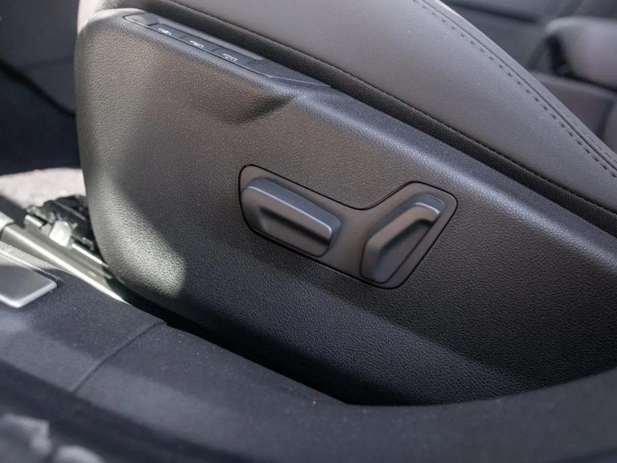 Elettrica Ti 54 kWh | Clima | Adapt. Cruise | Keyless | Handsfree A-Klep | PDC rondom | Pack Techno | Warmtepomp | Bicolore