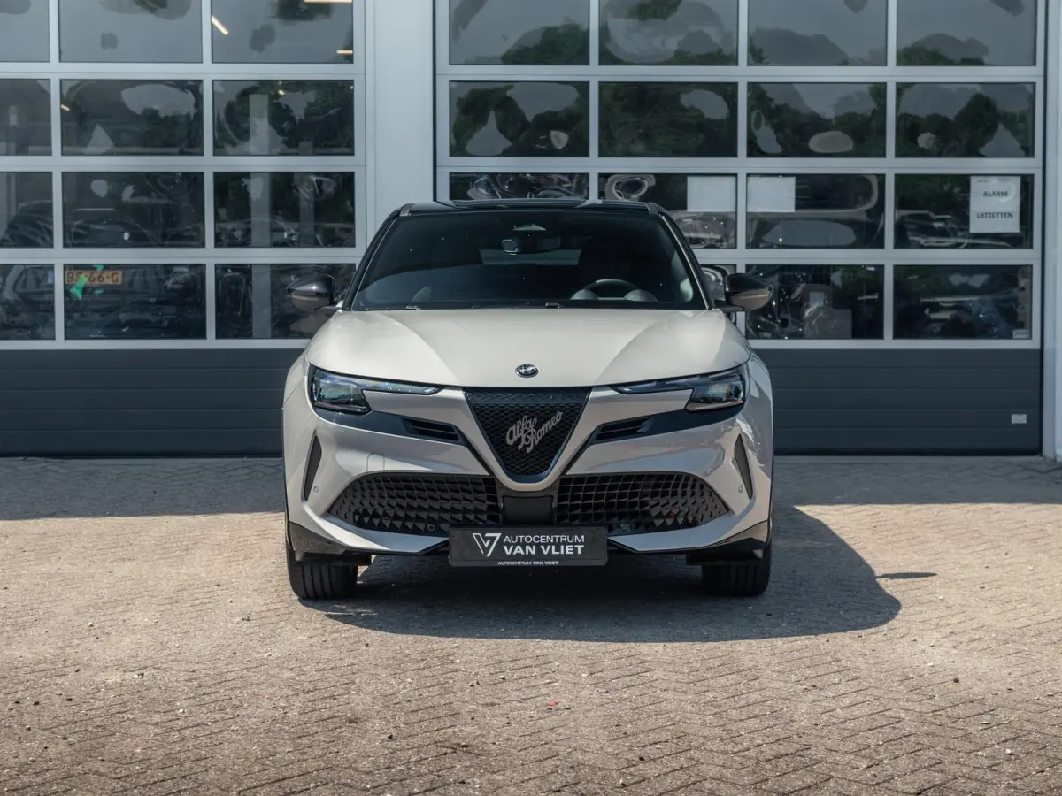 Elettrica Ti 54 kWh | Clima | Adapt. Cruise | Keyless | Handsfree A-Klep | PDC rondom | Pack Techno | Warmtepomp | Bicolore