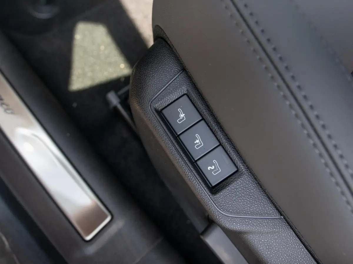 Elettrica Ti 54 kWh | Clima | Adapt. Cruise | Keyless | Handsfree A-Klep | PDC rondom | Pack Techno | Warmtepomp | Bicolore
