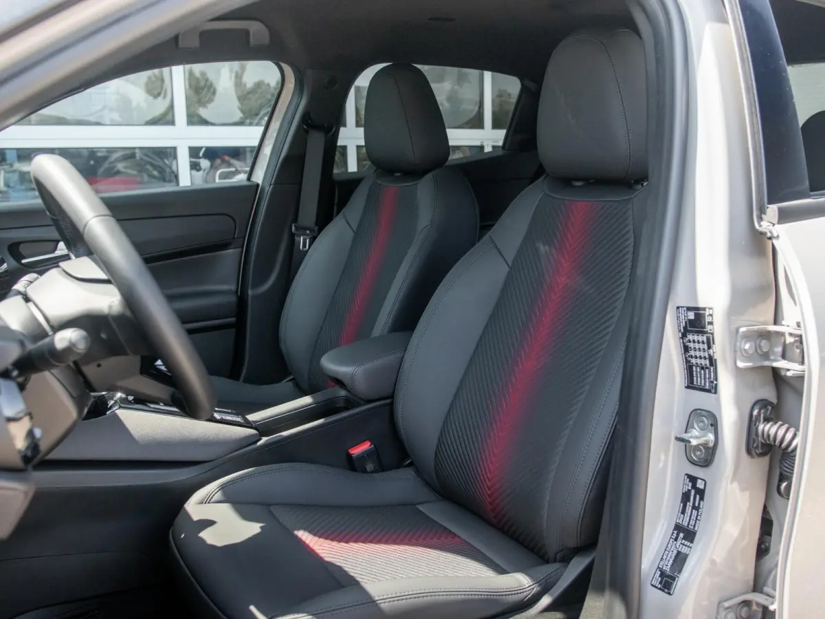 Elettrica Ti 54 kWh | Clima | Adapt. Cruise | Keyless | Handsfree A-Klep | PDC rondom | Pack Techno | Warmtepomp | Bicolore
