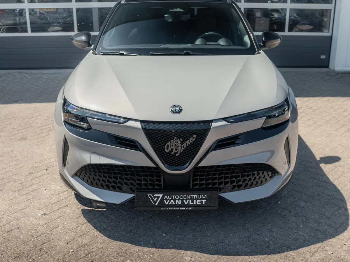 Elettrica Ti 54 kWh | Clima | Adapt. Cruise | Keyless | Handsfree A-Klep | PDC rondom | Pack Techno | Warmtepomp | Bicolore