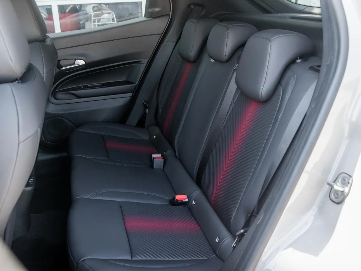 Elettrica Ti 54 kWh | Clima | Adapt. Cruise | Keyless | Handsfree A-Klep | PDC rondom | Pack Techno | Warmtepomp | Bicolore
