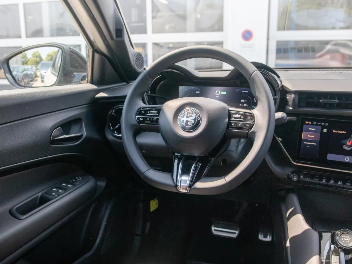 Elettrica Ti 54 kWh | Clima | Adapt. Cruise | Keyless | Handsfree A-Klep | PDC rondom | Pack Techno | Warmtepomp | Bicolore