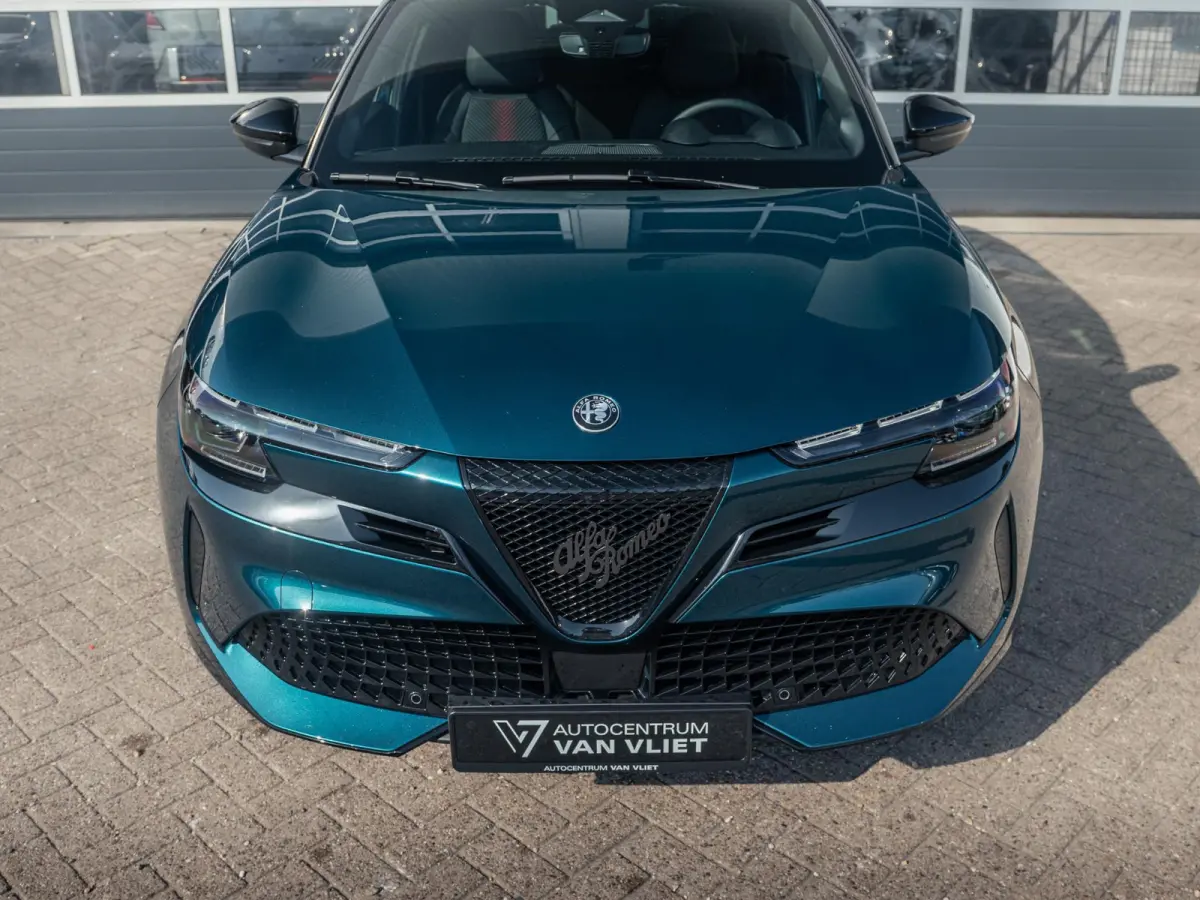 Elettrica Ti 54 kWh | Clima | Adapt. Cruise | Keyless | Handsfree A-Klep | PDC rondom | Pack Techno | Warmtepomp | Bicolore