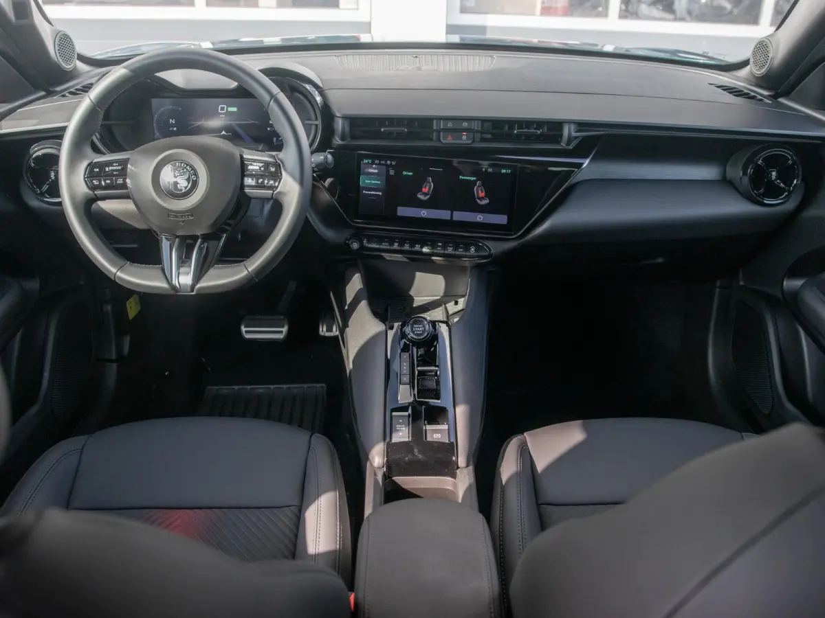 Elettrica Ti 54 kWh | Clima | Adapt. Cruise | Keyless | Handsfree A-Klep | PDC rondom | Pack Techno | Warmtepomp | Bicolore